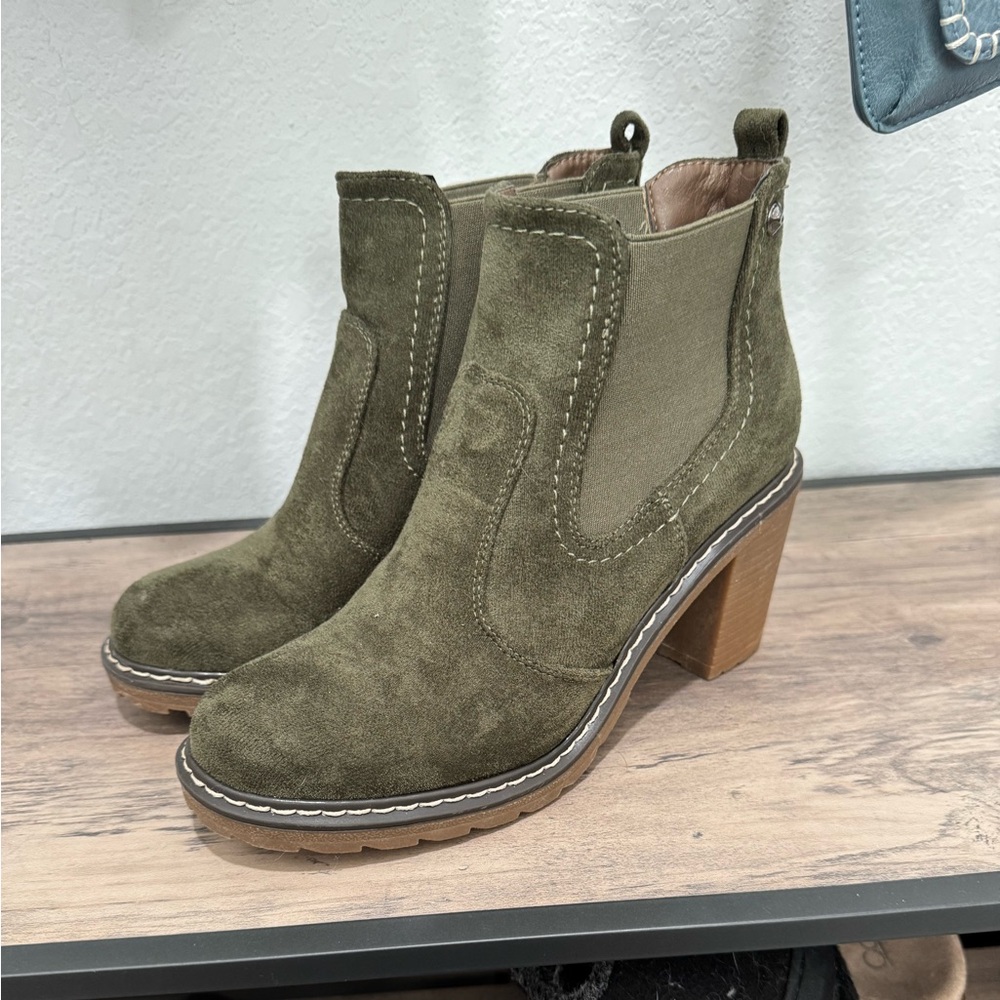 Size 7 olive green Corkys ankle bootie